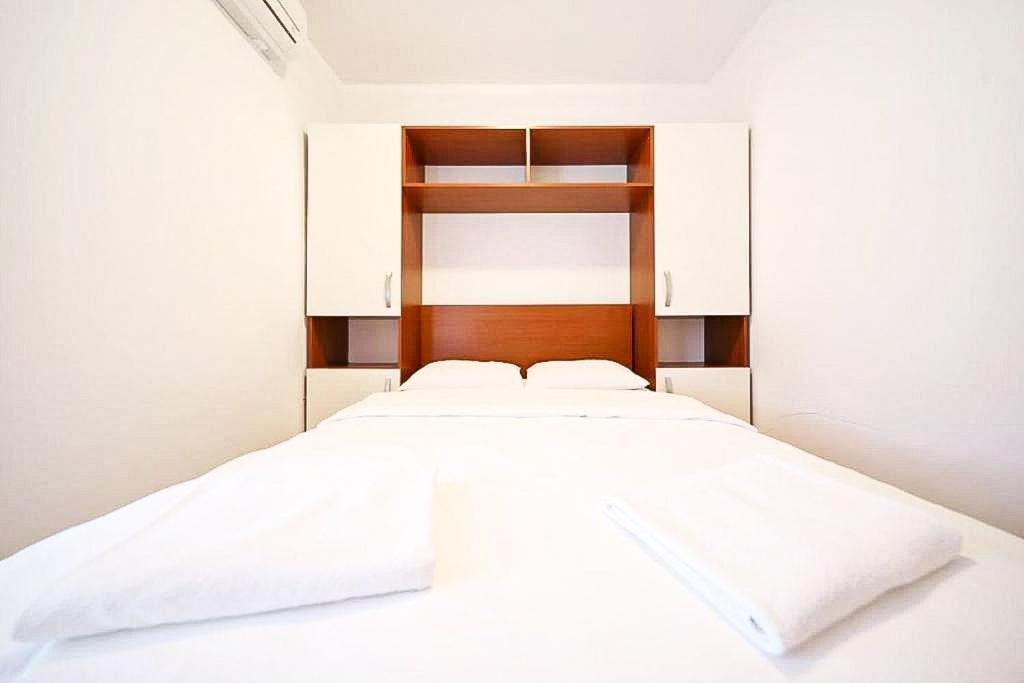 Apartmani Jadran Pag Town Bagian luar foto
