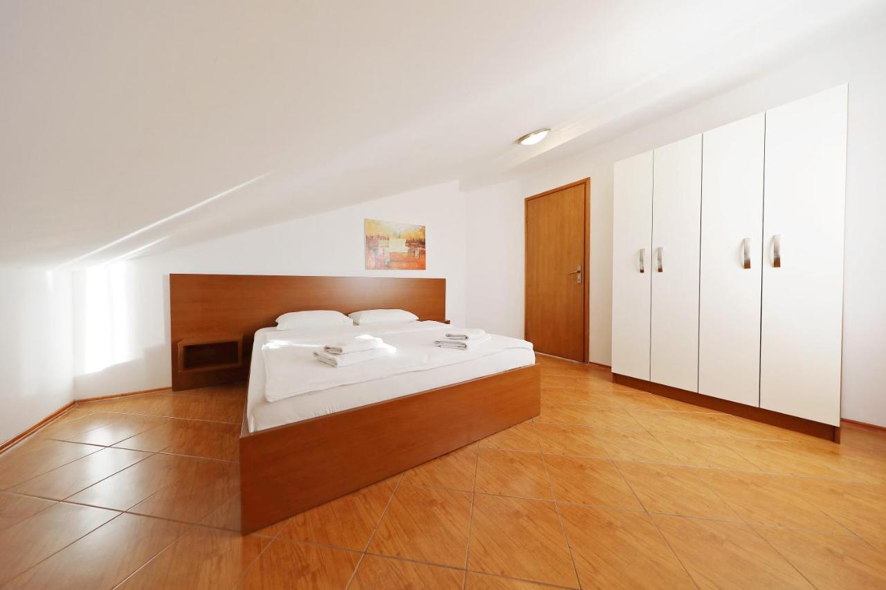 Apartmani Jadran Pag Town Bagian luar foto