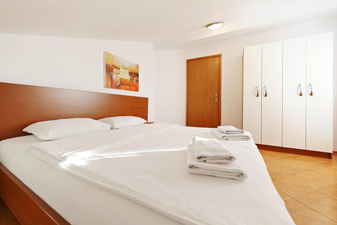 Apartmani Jadran Pag Town Bagian luar foto
