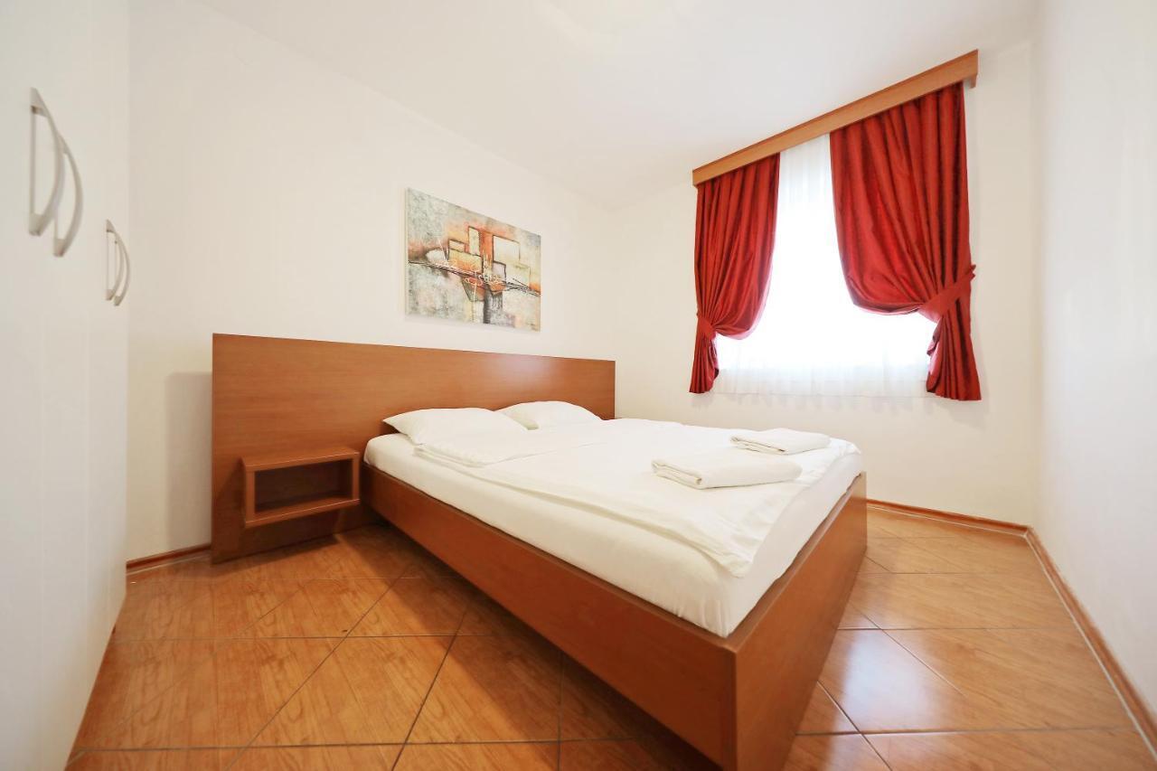 Apartmani Jadran Pag Town Bagian luar foto