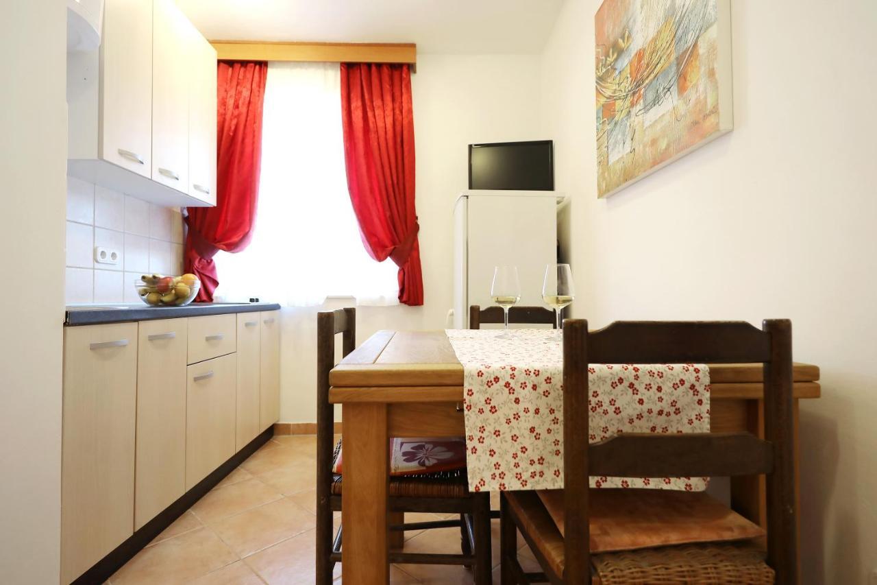 Apartmani Jadran Pag Town Bagian luar foto