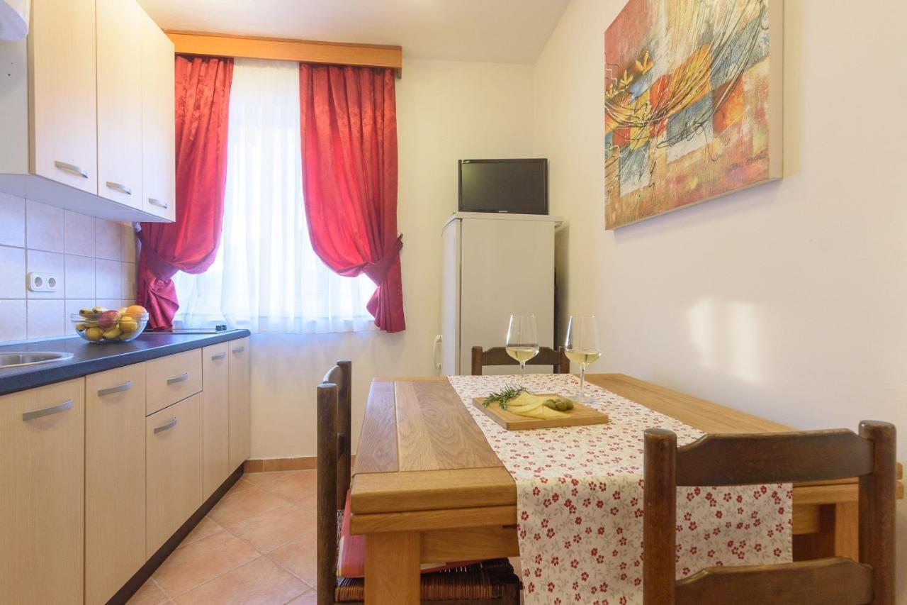 Apartmani Jadran Pag Town Bagian luar foto