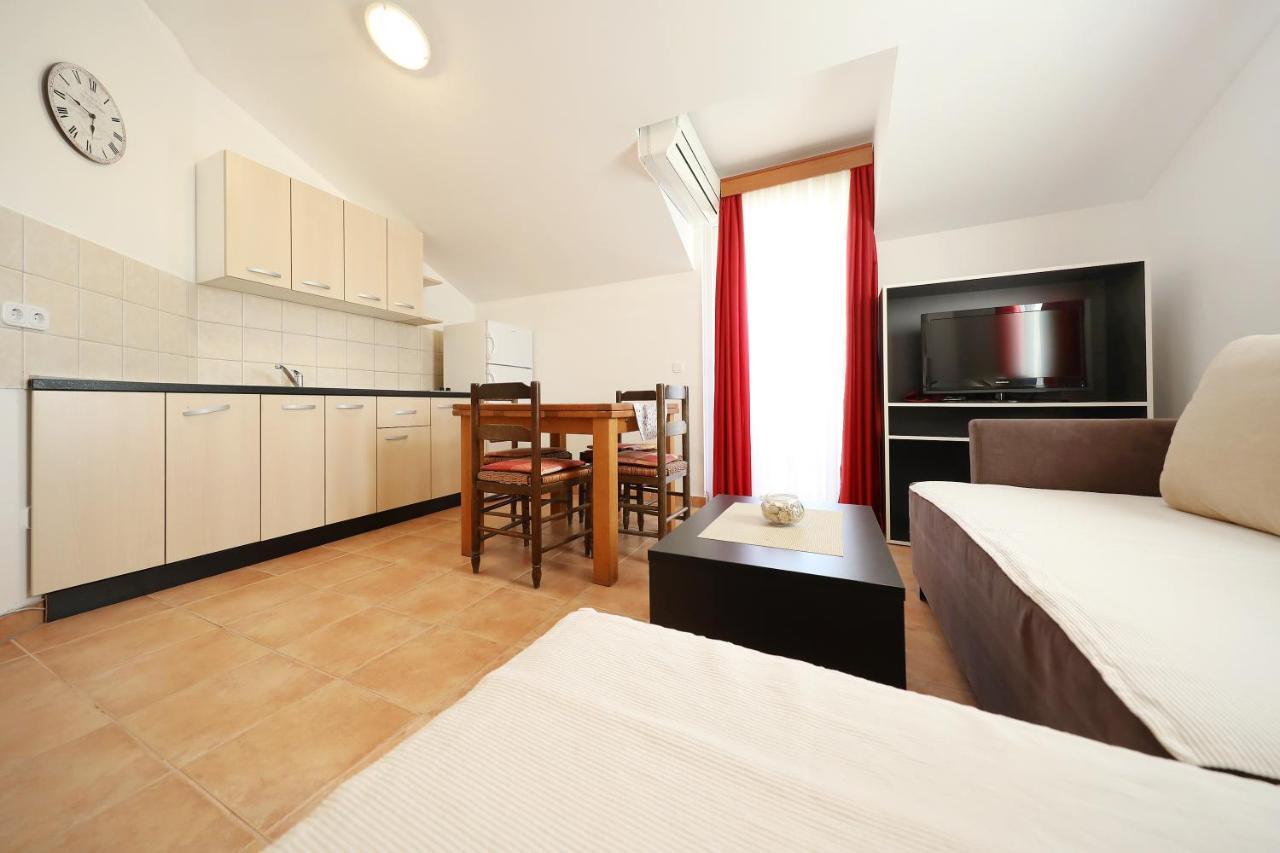 Apartmani Jadran Pag Town Bagian luar foto